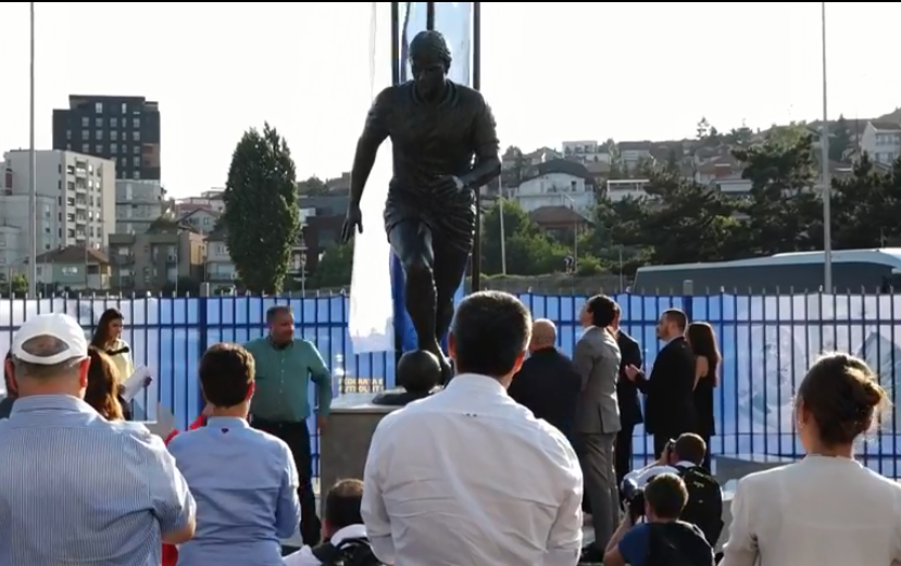 Përurohet shtatorja e legjendës Fadil Vokrri Epoka e Re