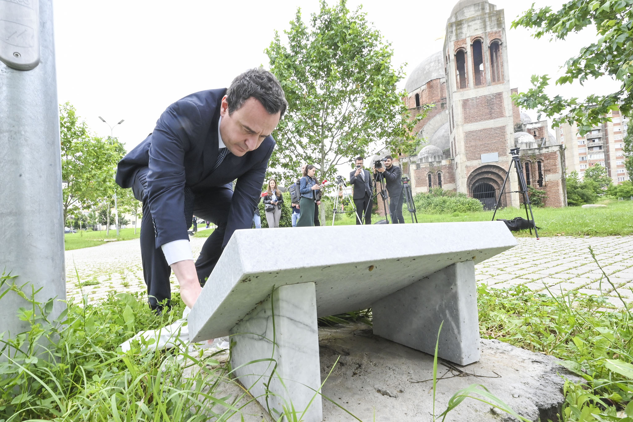 Kurti bën nderime te Parku Memorial Të pagjeturit Epoka e Re