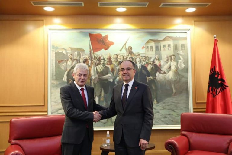 Presidenti i Shqipërisë pret në takim Ali Ahmetin Epoka e Re